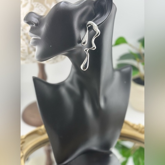 Modern Abstract Silver Drop Earrings – Statement Sculptural Design - Picture 9 of 10